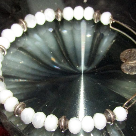 Vintage Alex & Ani Silver & Light Green Glass Charms Bracelet Expandable - Picture 4 of 7